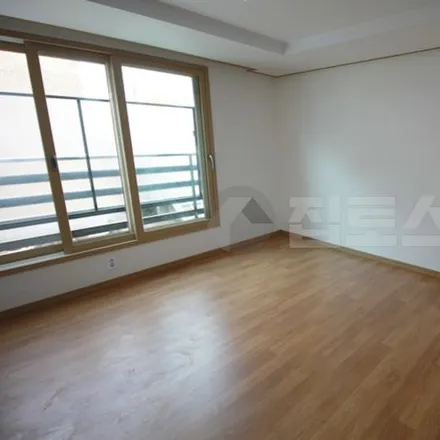 Rent this studio apartment on 서울특별시 강남구 논현동 175-23