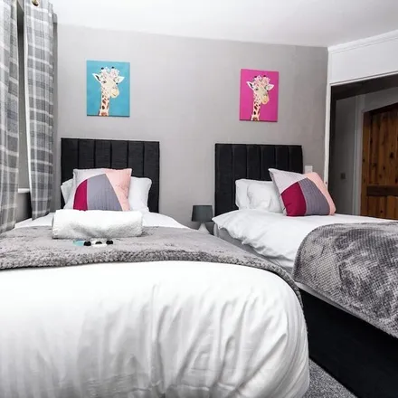 Rent this 4 bed house on Gateshead in NE10 9TD, United Kingdom