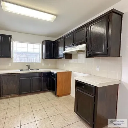 Image 7 - 2301 Munich Street, Brownsville, TX 78520, USA - House for sale