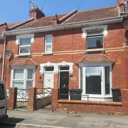 Rent this 3 bed townhouse on 42 Halesleigh Road in Bridgwater, TA6 7DY