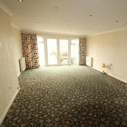 Image 5 - Greenfield Avenue, The Rookery, WD19 5DL, United Kingdom - Duplex for sale