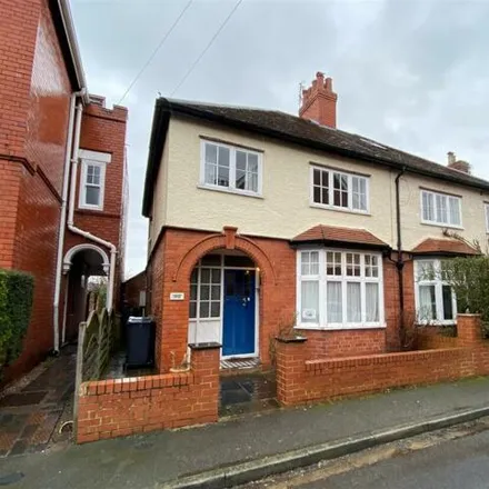Buy this 3 bed townhouse on Mount Street in Shrewsbury, SY3 8QJ