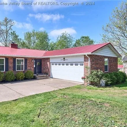 Buy this 3 bed house on 5199 Lynnwood Drive in Tyler Heights, Kanawha County