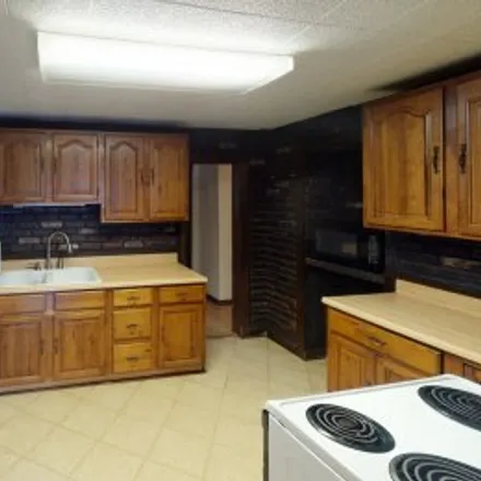 Buy this 3 bed apartment on 806 South Main Street