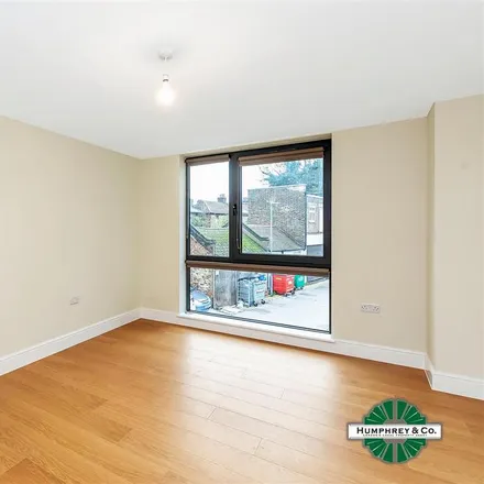 Image 3 - Farley Drive, Seven Kings, London, IG3 8FA, United Kingdom - Apartment for rent