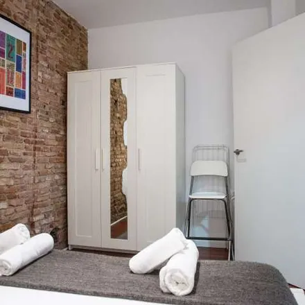 Image 2 - Carrer de Valldonzella, 33, 08001 Barcelona, Spain - Apartment for rent