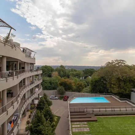 Image 3 - Waterfall Avenue, Hurlingham, Johannesburg, 2001, South Africa - Apartment for rent