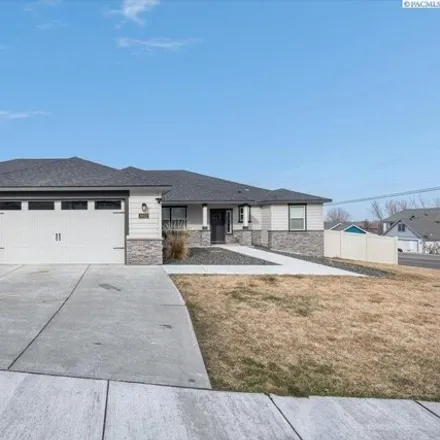 Buy this 5 bed house on King Drive in West Richland, WA 99353