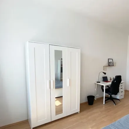 Rent this 4 bed room on Hießgasse 7 in 1030 Vienna, Austria