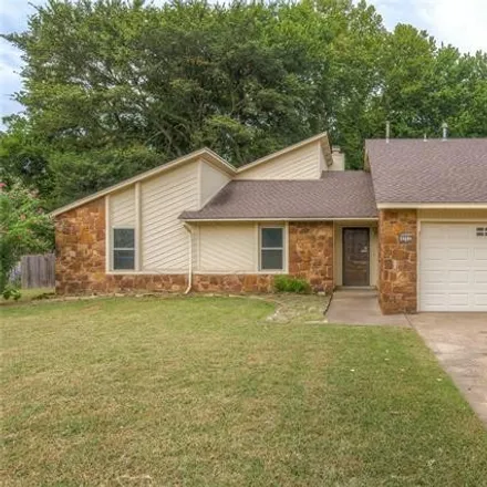 Buy this 3 bed house on 6900 South Peach Avenue in Broken Arrow, OK 74011