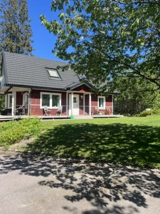 Rent this 5 bed house on Lindalsvägen 77 in 135 51 Tyresö kommun, Sweden
