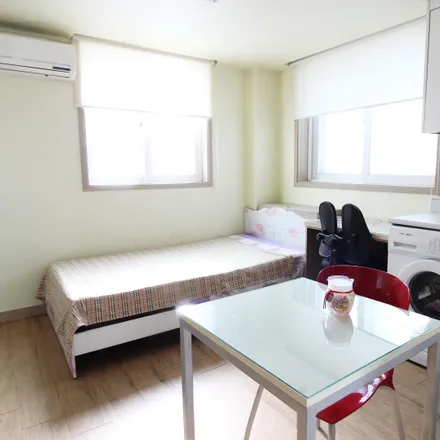 Rent this 1 bed apartment on 120-6 Samseong-dong in Gangnam District, Seoul