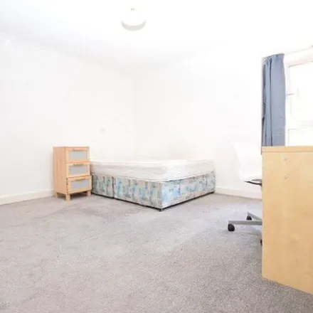 Image 3 - Cutlers Gate, Castlegate, Sheffield, S4 7TL, United Kingdom - Apartment for rent