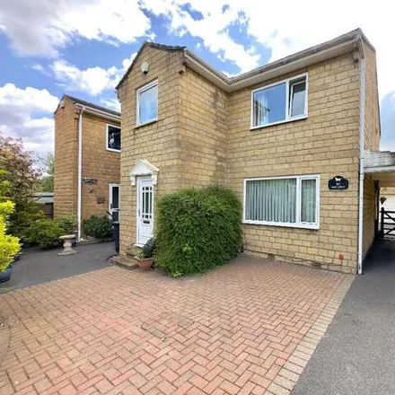 Buy this 5 bed house on Henley Avenue in Thornhill, WF12 0JP
