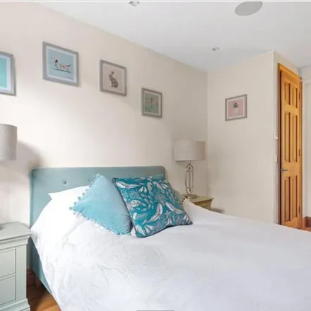 Rent this 3 bed apartment on 113 Baker Street in London, W1U 6TU