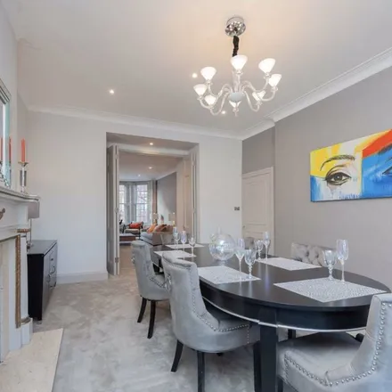 Image 5 - 1-3 Sloane Court East, London, SW1W 8BP, United Kingdom - Apartment for rent