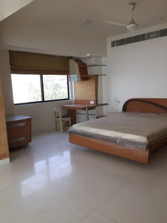 Rent this 3 bed apartment on Pinnaroo in Padmashree Mohammed Rafi Marg (16th Road), H/W Ward