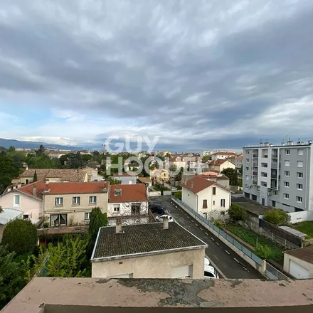 Rent this 3 bed apartment on 5 quater Place Championnet in 26000 Valence, France