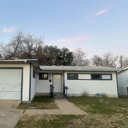 Image 1 - 1229 East Mulkey Street, Fort Worth, TX 76104, USA - House for sale