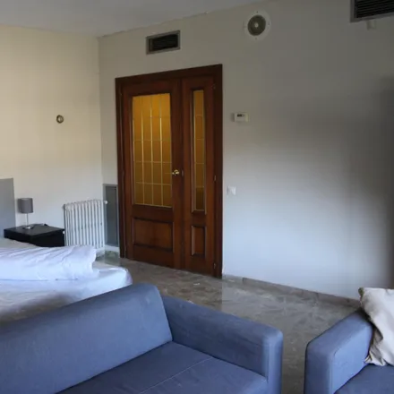 Rent this 5 bed room on Carrer de Baldoví in 46002 Valencia, Spain