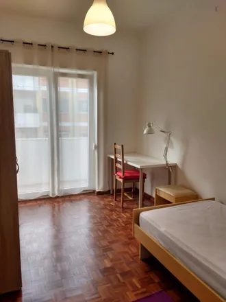 Rent this 4 bed room on Praceta 11 de Março 2A in 2745-316 Sintra, Portugal