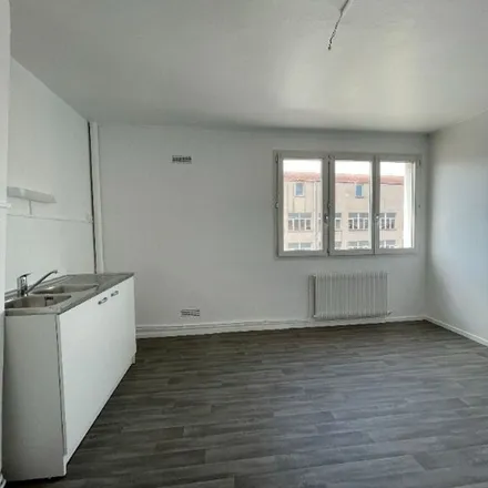 Rent this 3 bed apartment on 24 Rue Henri Dunant in 76000 Rouen, France