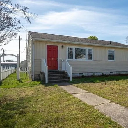 Buy this 2 bed house on 624 Lewis Street in Tappahannock, VA 22560