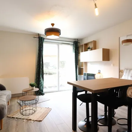 Rent this 2 bed apartment on 46 Chemin de l'Église de Montaudran in 31400 Toulouse, France