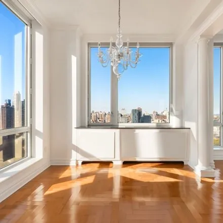 Image 4 - Bridge Tower Place, East 61st Street, New York, NY 10021, USA - Condo for sale