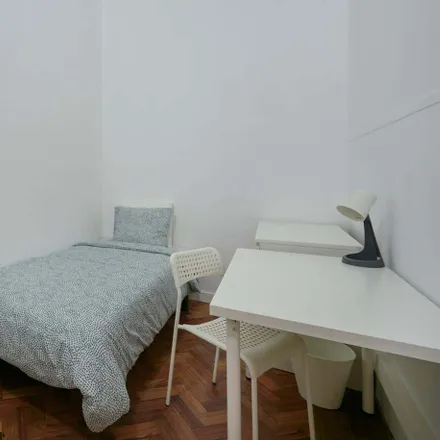 Rent this 16 bed room on Pastelaria Parque in Rua Sampaio e Pina, 1070-051 Lisbon