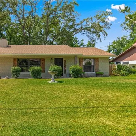 Buy this 3 bed house on 5132 Se 27th St in Ocala, Florida
