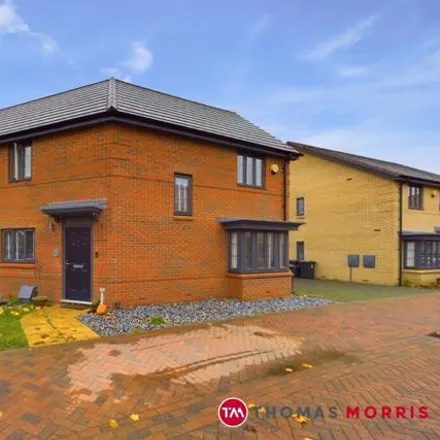 Buy this 3 bed duplex on Chew Meadow in Biggleswade, SG18 0RG