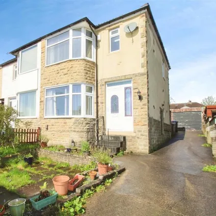 Rent this 3 bed house on Larch Hill Crescent in Bradford, BD6 1DS