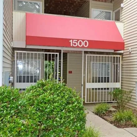 Rent this 4 bed condo on 1500 Graduate lane