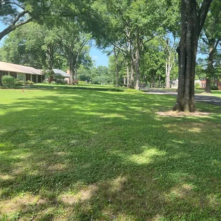 Image 3 - 401 East Monroe Avenue, Greenwood, MS 38930, USA - House for sale