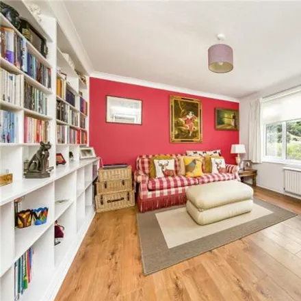 Image 2 - Dell Walk, New Malden, Great London, Kt3 - House for sale