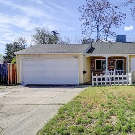 Buy this 3 bed house on 615 Lincoln Street in Redding, CA 96001