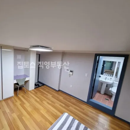 Rent this studio apartment on 서울특별시 송파구 송파동 86-16