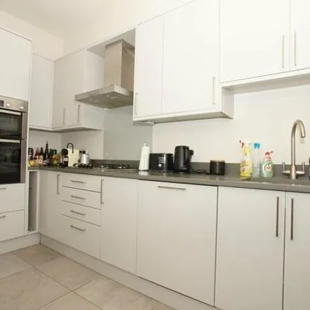 Image 7 - 109 Drakefield Road, London, SW17 8RS, United Kingdom - Apartment for sale