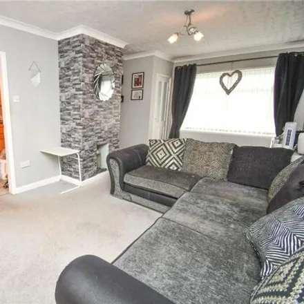 Image 2 - Cedar Avenue, Ellesmere Port, CH66 3QY, United Kingdom - Townhouse for sale