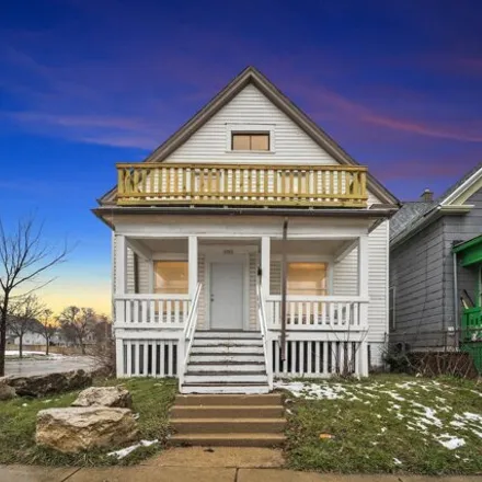 Buy this studio house on 2901 in 2901A North 11th Street, Milwaukee