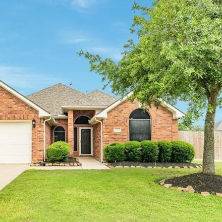 Buy this 3 bed house on 927 Brady Lane in Alvin, TX 77511