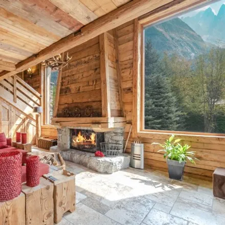 Image 2 - Les Tines, Chamonix-Mont-Blanc, Haute-Savoie, 74400 - House for sale