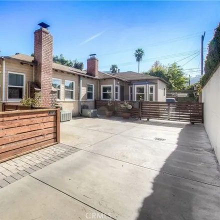 Image 4 - 10758 Valley Spring Lane, Los Angeles, CA 91602, USA - Apartment for sale