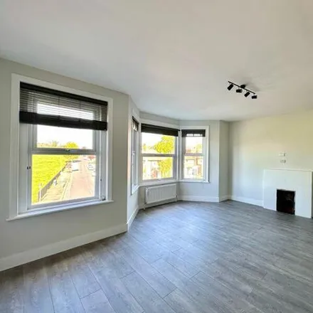 Rent this 4 bed room on Fitzalan Road in London, N3 3PG