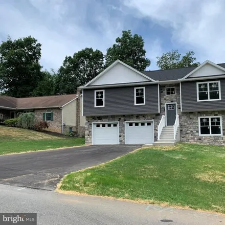 Buy this 3 bed house on 6171 Greenbriar Ln in Fayetteville, Pennsylvania