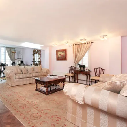 Rent this 5 bed townhouse on Port House in Cinnamon Row, London