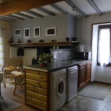 Rent this 3 bed house on unknown Chemin de Lasnauzes in 47300 Bias, France