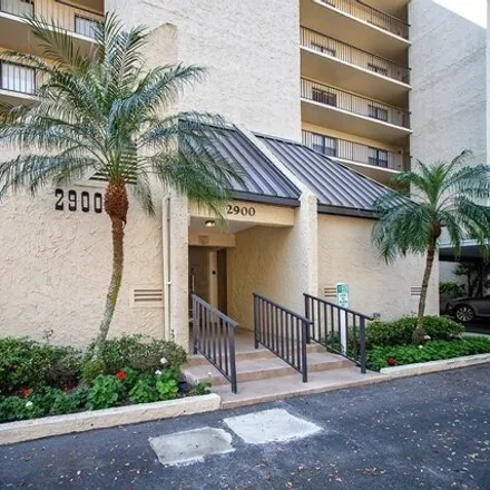 Buy this 3 bed condo on Cove Cay Country Club in 2612 Cove Cay Drive, Largo