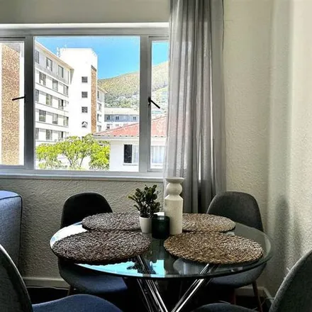 Image 3 - Jan van Riebeeck High School, Kloof Street, Cape Town Ward 77, Cape Town, 8001, South Africa - Apartment for rent